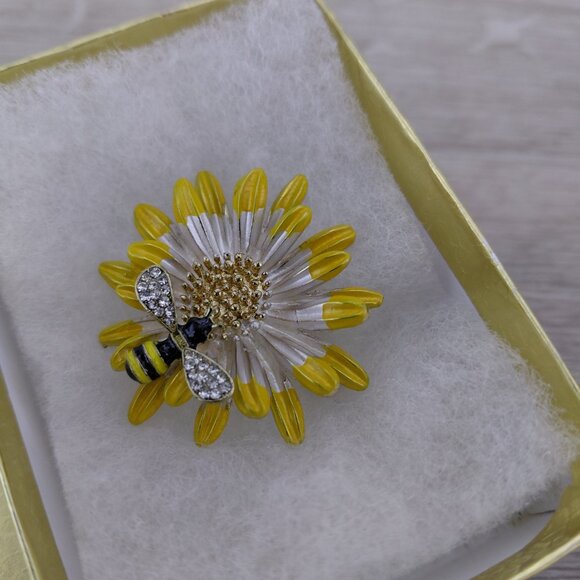 Sunflower Bee Brooch - Picture 2 of 4
